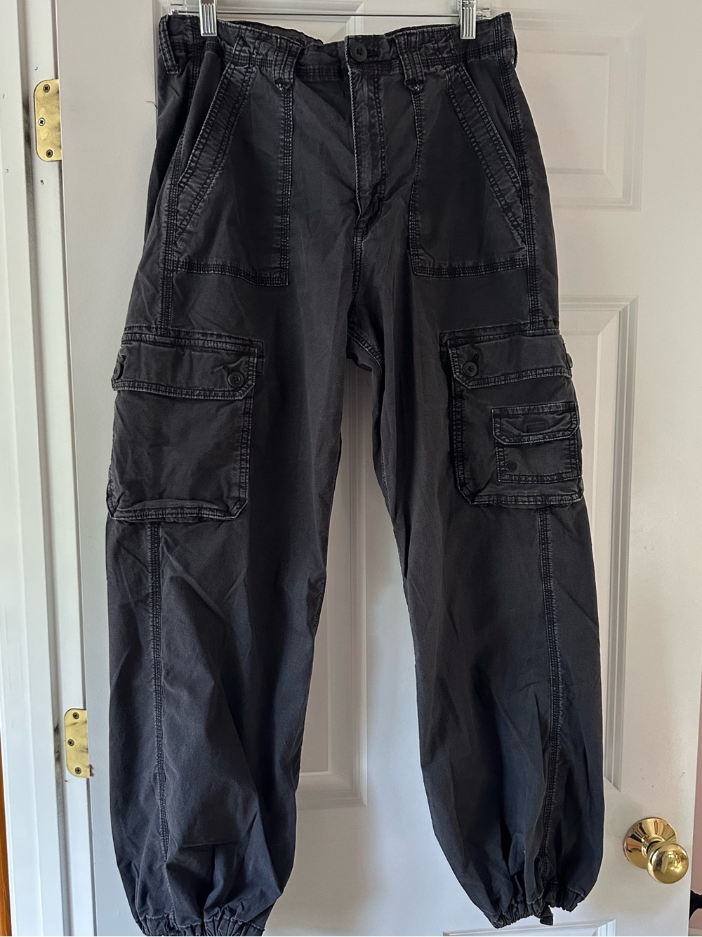 Women’s Black Cargo Pants - Casual Utility Style from American Eagle (Size 14)